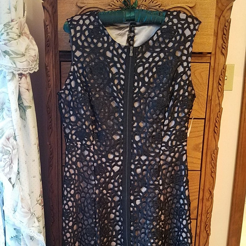 Tahari, full Front Zipper, black Lace Sz 12